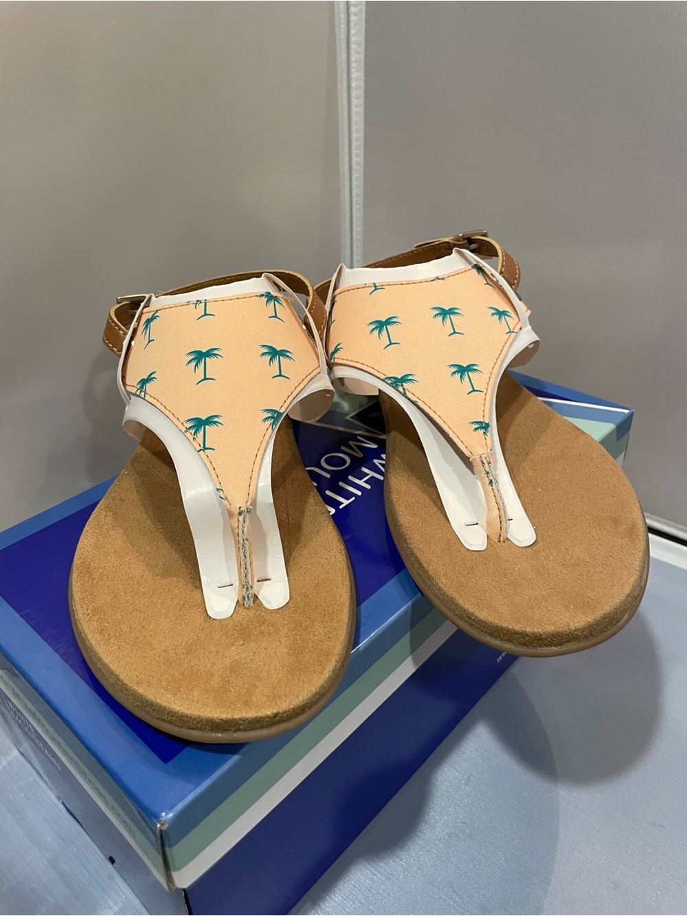 New White Mountain Shoes Sz 9 Peach Tropical Tree London Thong Sandals Flats!